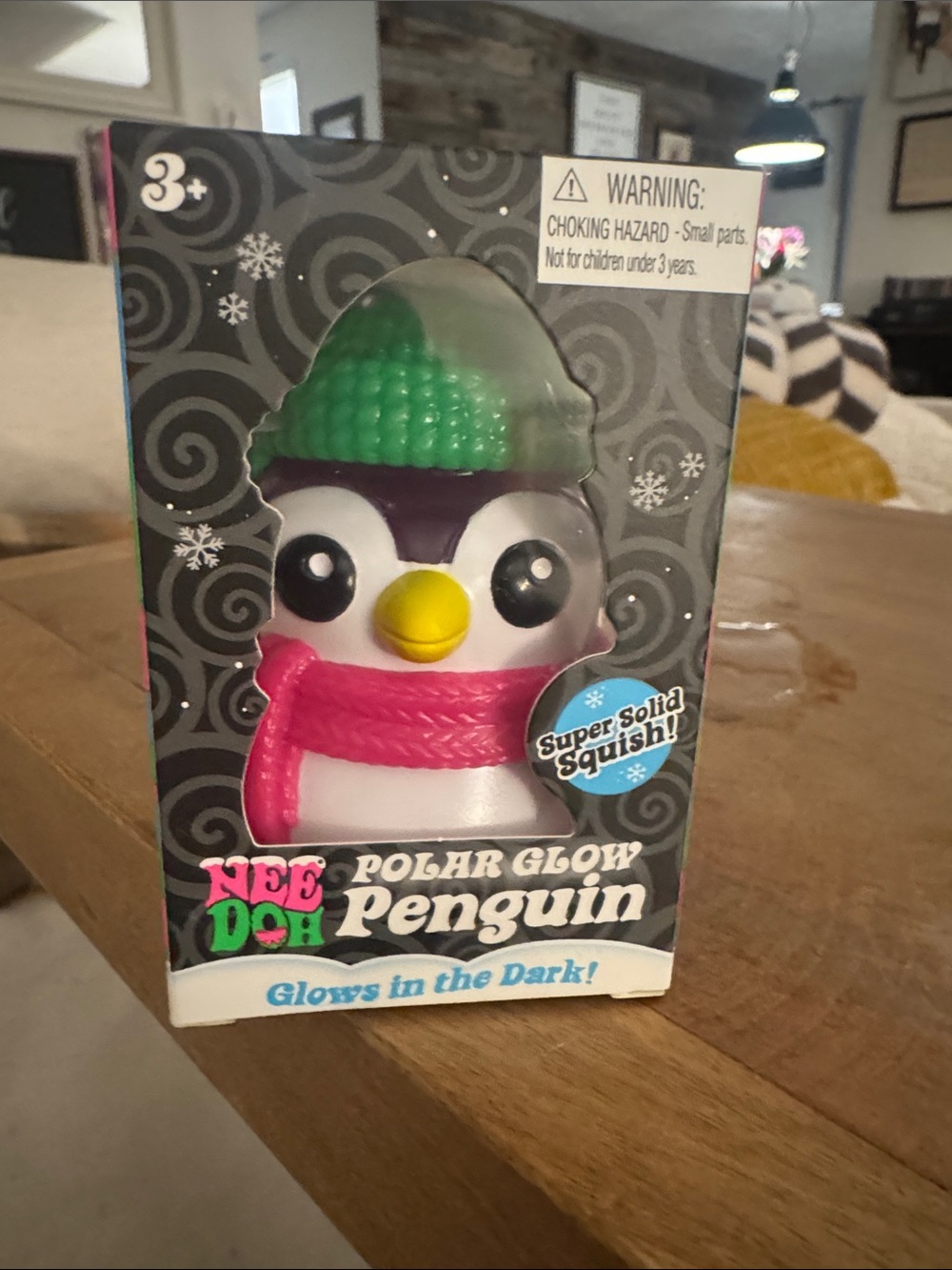 Needoh polar glow penguin